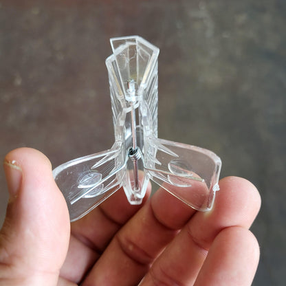 Queen Clip, Plastic